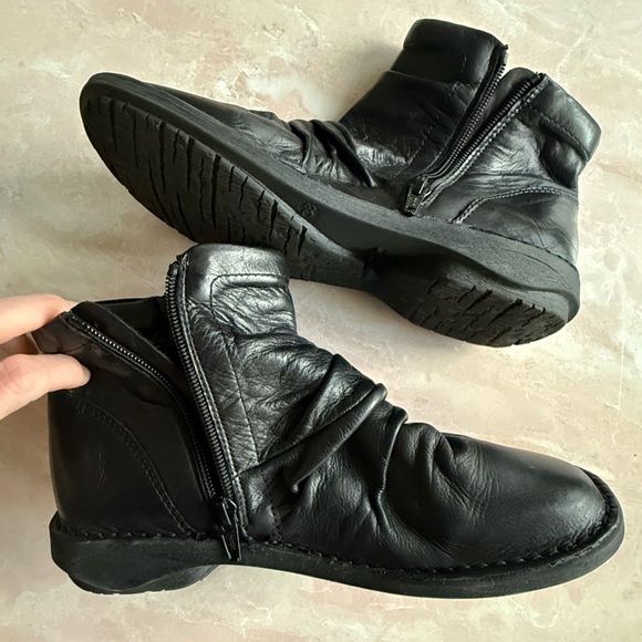 Miz Mooz New York Pleasant Black Leather Booties EU 38/US 7.5 - Picture 9 of 15